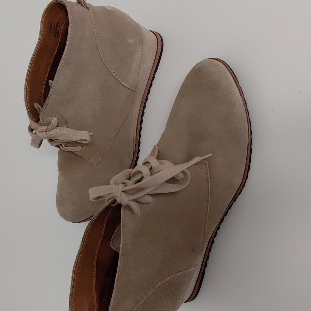 SUSINA Women's Tan Leather Lace Up Wedge  Bootie - 9M